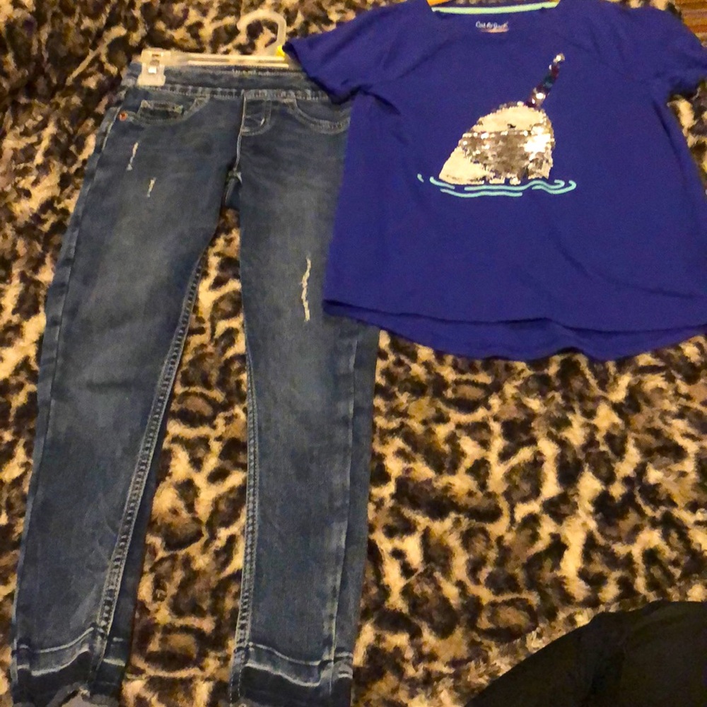 Skinny jeans and sequin top